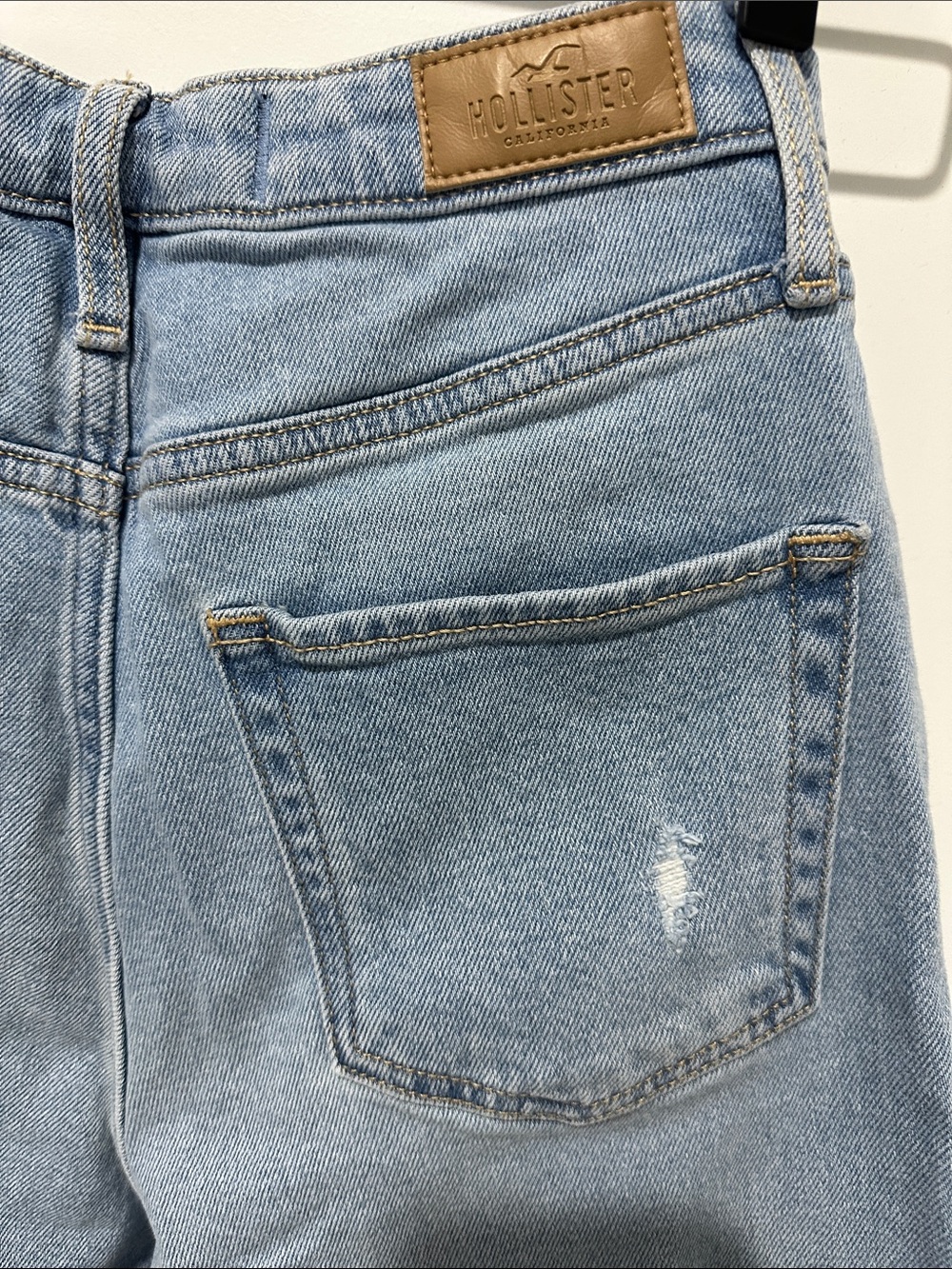 HOLLISTER ULTRA HIGH RISE DAD JEANS - Picture 11 of 13